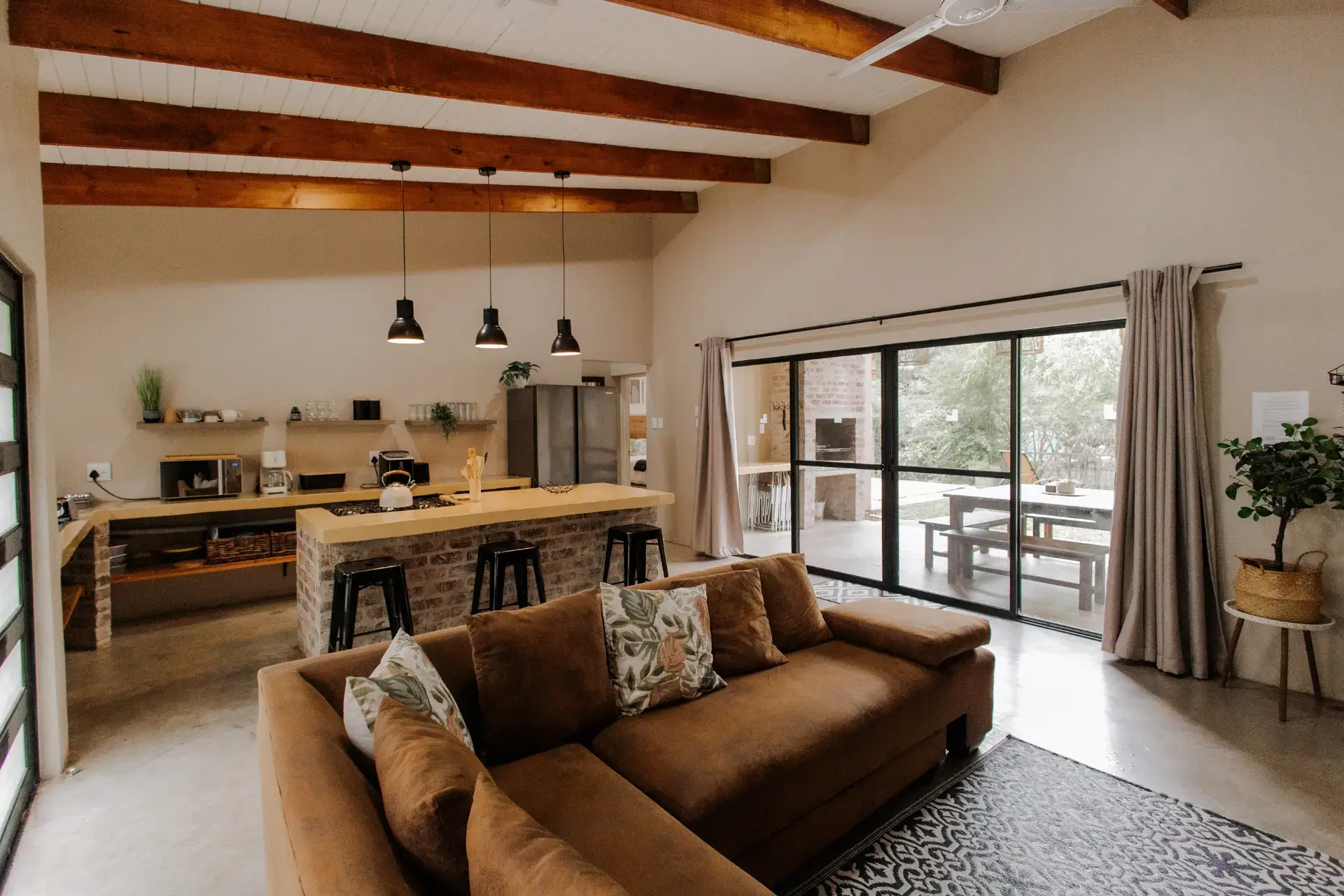 afri villa stays_self catering accommodation in marloth park_fully furnaged kitchen