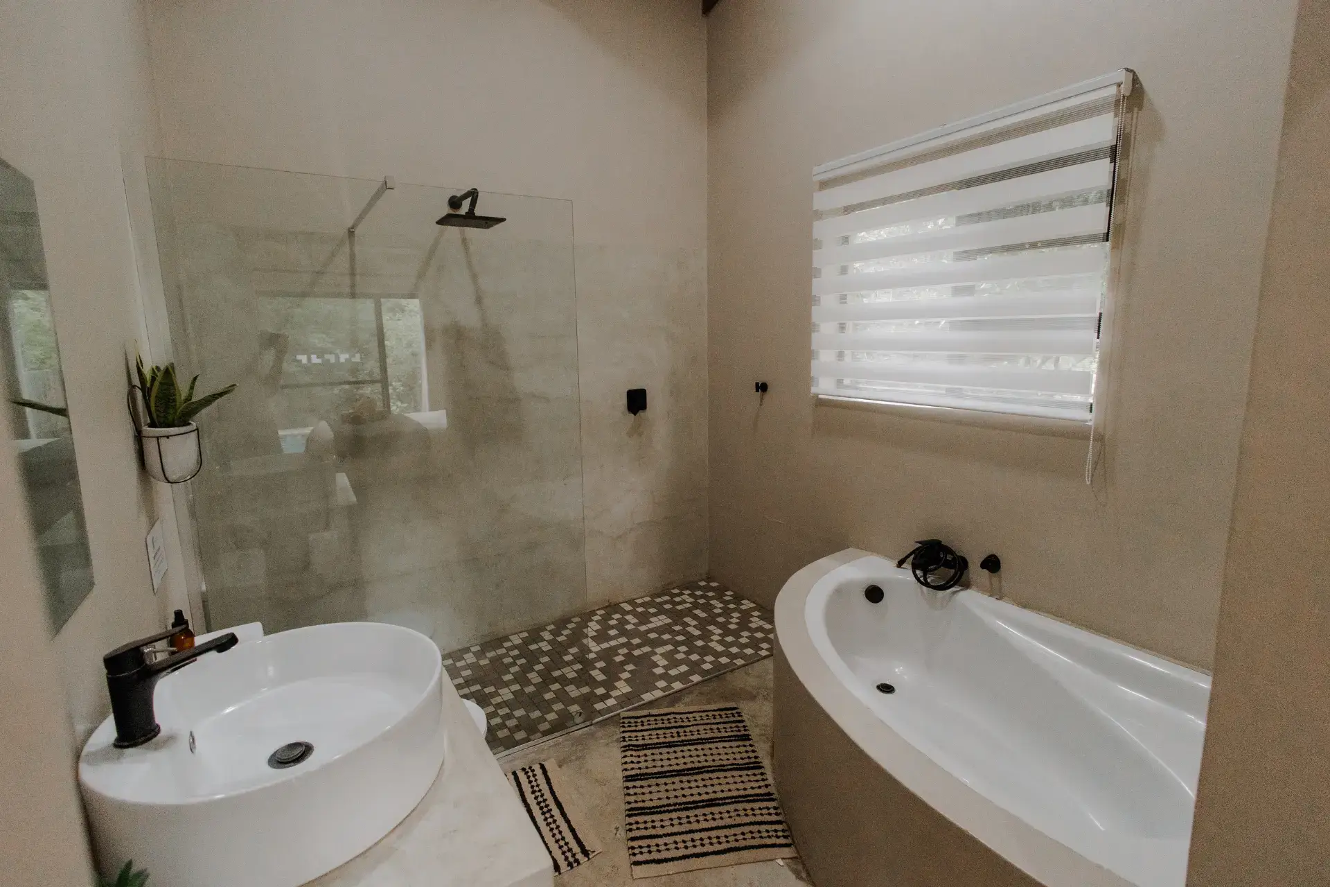afri villa stays_self catering accommodation in marloth park_luxury bathroom
